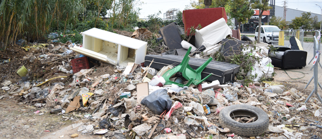 L'Ajuntament retira més d'11,5 tones de residus al carrer de Laureà Miró