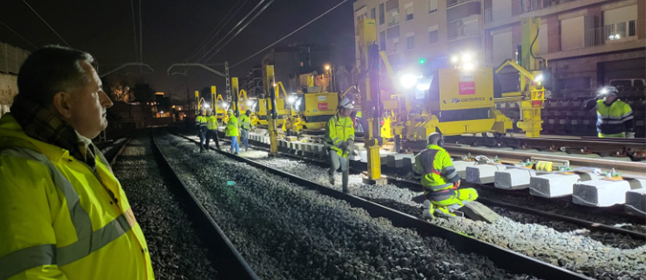 ADIF realitza treballs nocturns en diferents trams de la via ferroviària