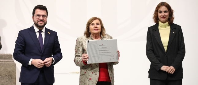 La Síndica Municipal Julia Latorre rep la medalla d'honor de la Generalitat